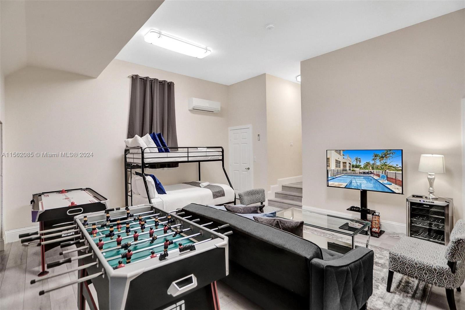 832 Hollywood Blvd 832, Hollywood, Florida 33019, 4 Bedrooms Bedrooms, ,5 BathroomsBathrooms,Residentiallease,For Rent,832 Hollywood Blvd 832,A11562085