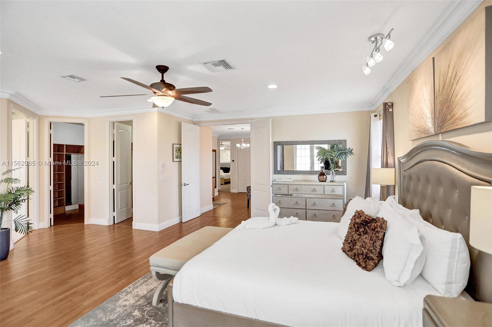 832 Hollywood Blvd 832, Hollywood, Florida 33019, 4 Bedrooms Bedrooms, ,5 BathroomsBathrooms,Residentiallease,For Rent,832 Hollywood Blvd 832,A11562085