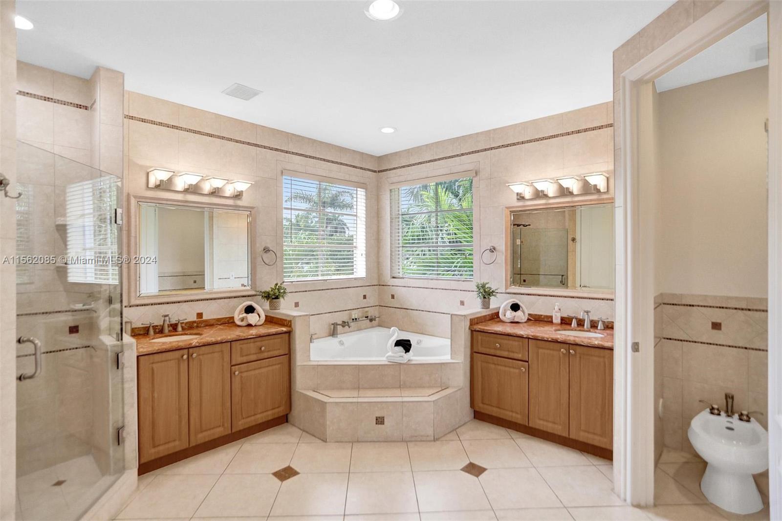 832 Hollywood Blvd 832, Hollywood, Florida 33019, 4 Bedrooms Bedrooms, ,5 BathroomsBathrooms,Residentiallease,For Rent,832 Hollywood Blvd 832,A11562085