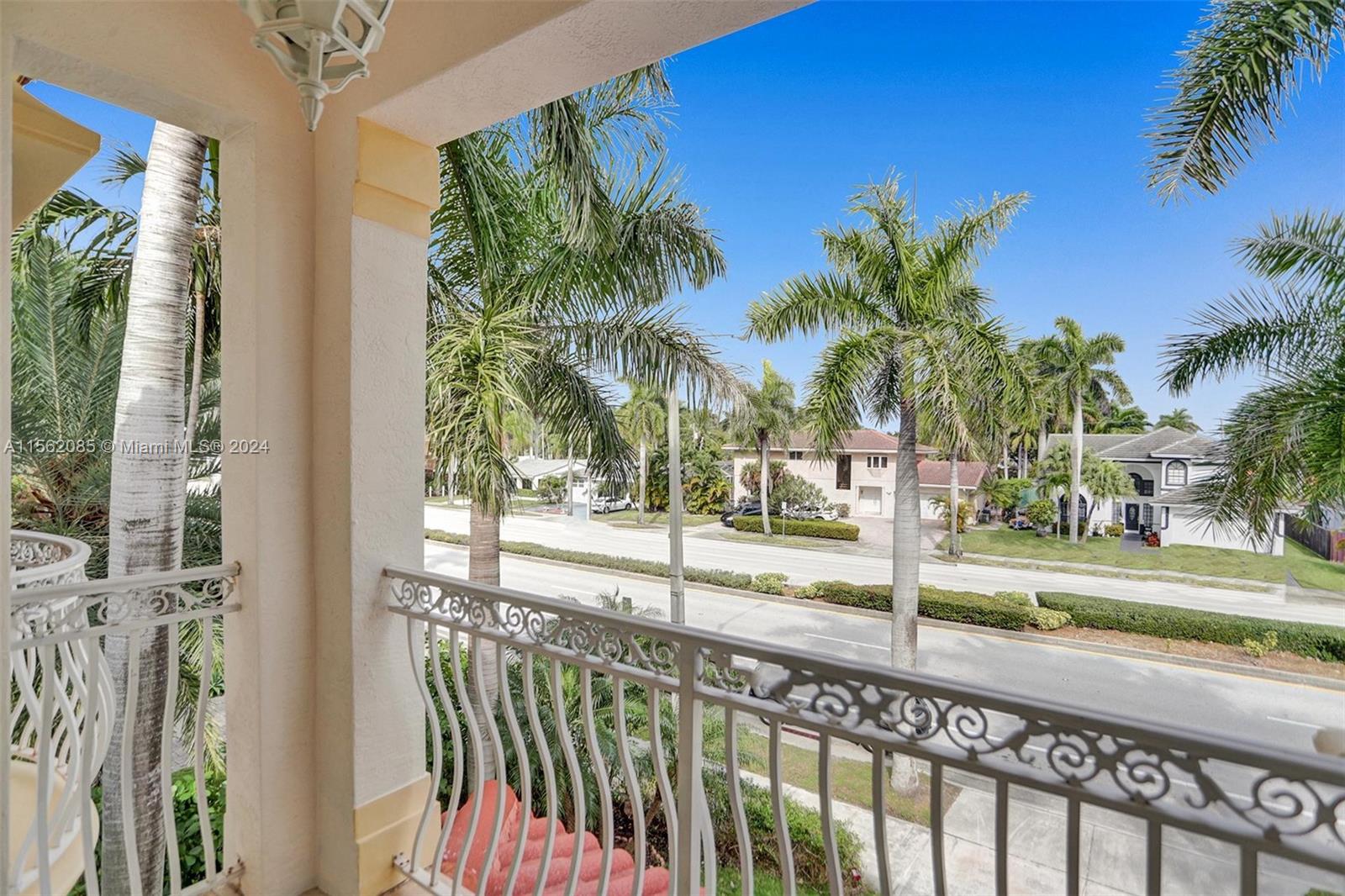 832 Hollywood Blvd 832, Hollywood, Florida 33019, 4 Bedrooms Bedrooms, ,5 BathroomsBathrooms,Residentiallease,For Rent,832 Hollywood Blvd 832,A11562085