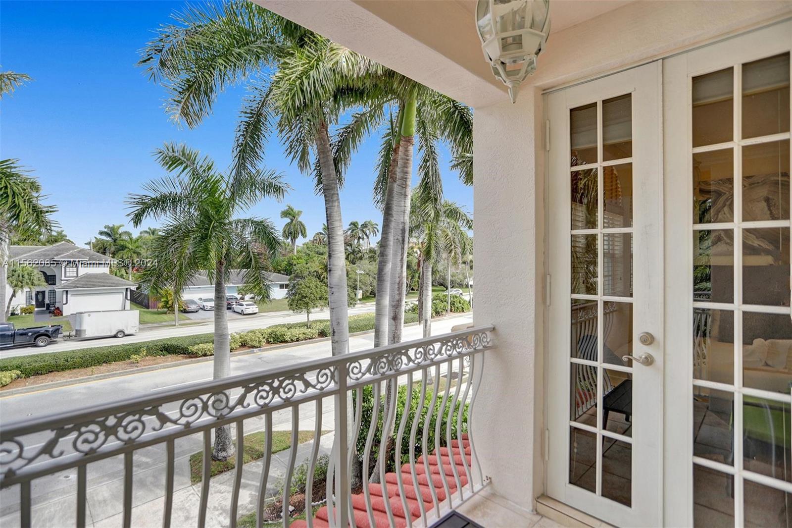 832 Hollywood Blvd 832, Hollywood, Florida 33019, 4 Bedrooms Bedrooms, ,5 BathroomsBathrooms,Residentiallease,For Rent,832 Hollywood Blvd 832,A11562085