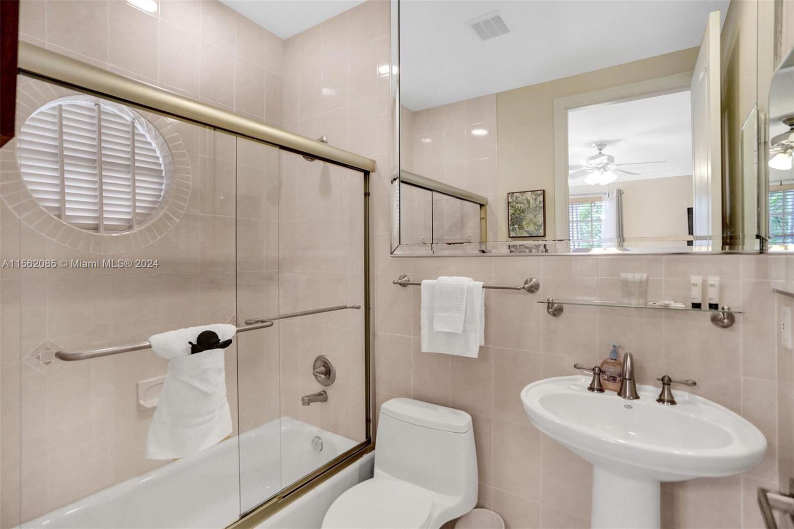 832 Hollywood Blvd 832, Hollywood, Florida 33019, 4 Bedrooms Bedrooms, ,5 BathroomsBathrooms,Residentiallease,For Rent,832 Hollywood Blvd 832,A11562085