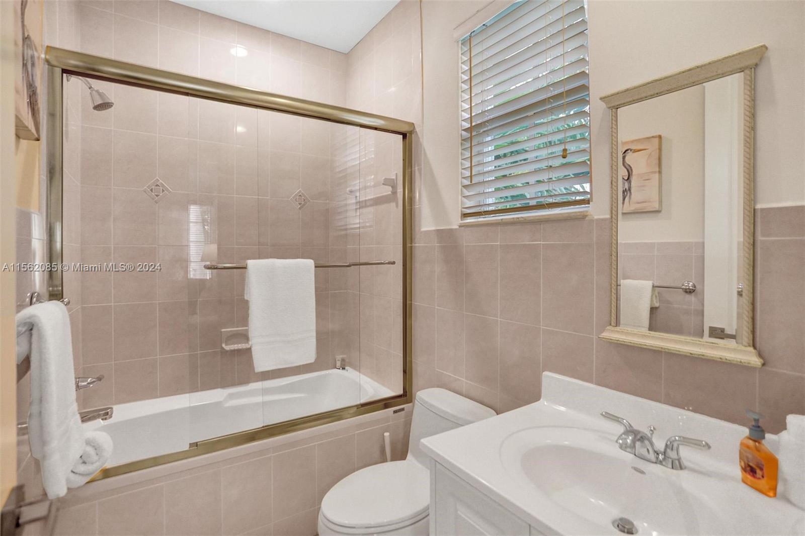 832 Hollywood Blvd 832, Hollywood, Florida 33019, 4 Bedrooms Bedrooms, ,5 BathroomsBathrooms,Residentiallease,For Rent,832 Hollywood Blvd 832,A11562085