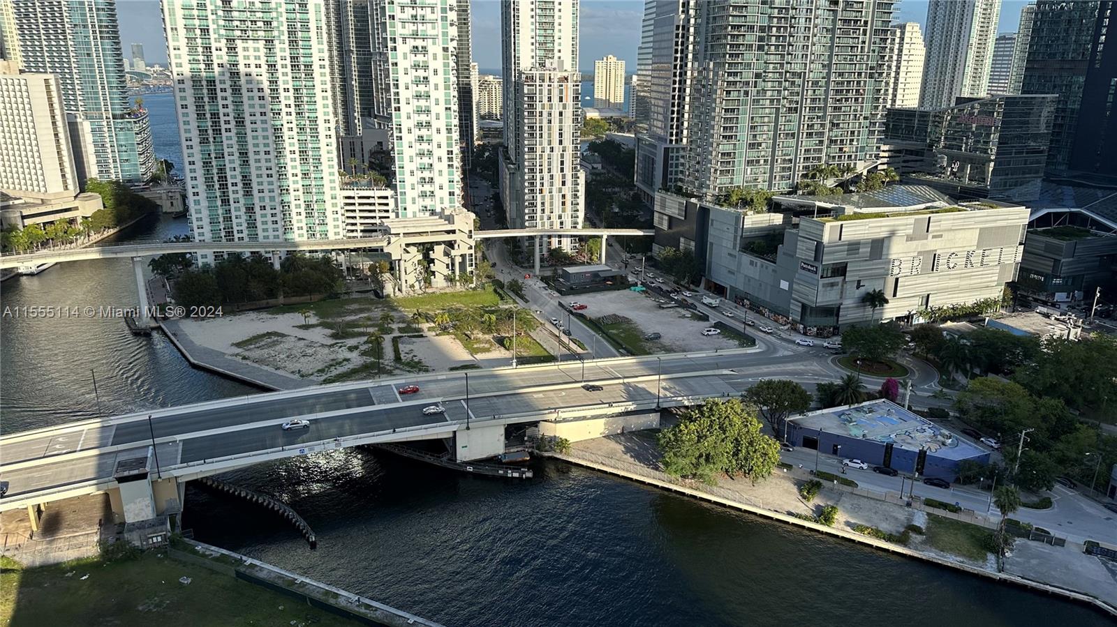 Retreat by the enchanting Miami River! This  2-bedroom, 2-bath condo spans 1118 square feet of  living space. .Indulge in the mesmerizing views of the tranquil river, offering a picturesque backdrop to your daily life. This waterfront haven is a lifestyle of unparalleled city life and charm.