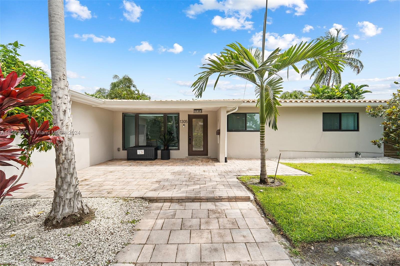 1305 Dewey St 1305, Hollywood, Florida 33019, 4 Bedrooms Bedrooms, ,3 BathroomsBathrooms,Residentiallease,For Rent,1305 Dewey St 1305,A11560909