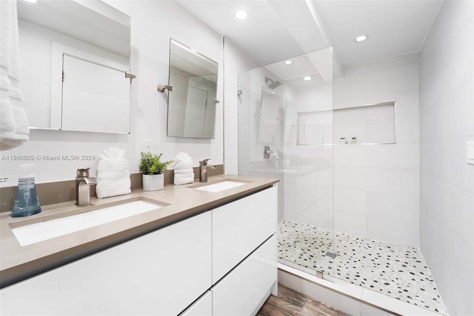 1305 Dewey St 1305, Hollywood, Florida 33019, 4 Bedrooms Bedrooms, ,3 BathroomsBathrooms,Residentiallease,For Rent,1305 Dewey St 1305,A11560909