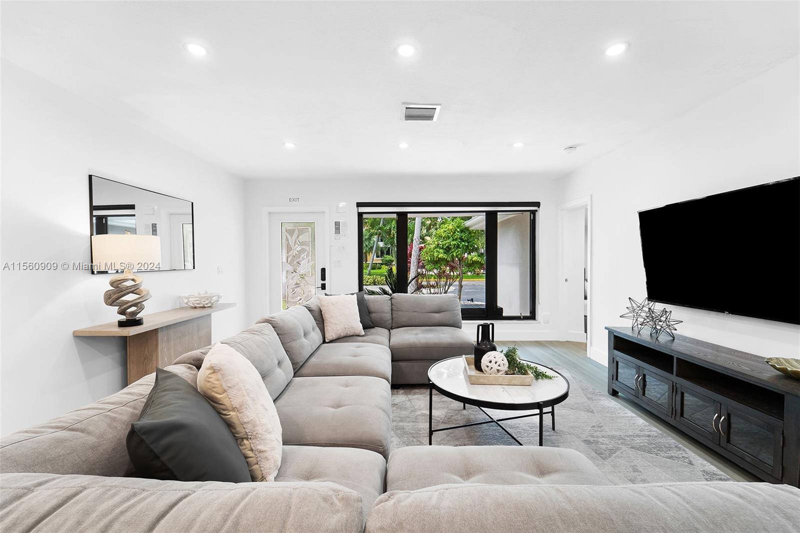 1305 Dewey St 1305, Hollywood, Florida 33019, 4 Bedrooms Bedrooms, ,3 BathroomsBathrooms,Residentiallease,For Rent,1305 Dewey St 1305,A11560909