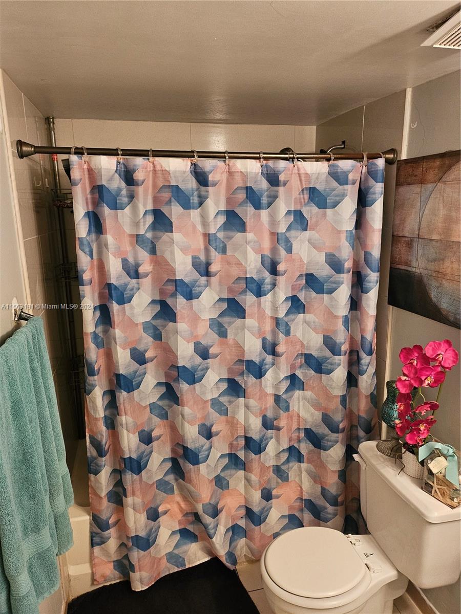 Hialeah, Florida 33015, 2 Bedrooms Bedrooms, ,2 BathroomsBathrooms,Residential,For Sale,A11563191