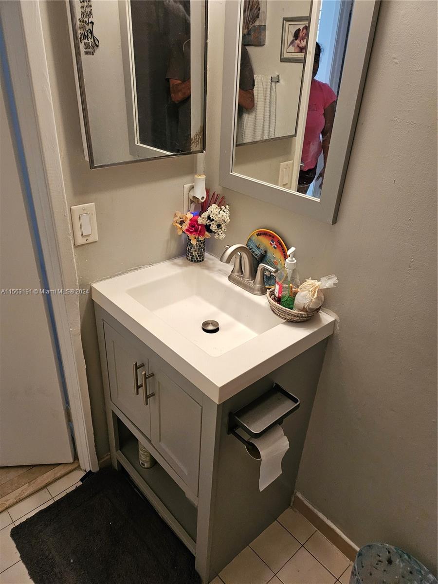 Hialeah, Florida 33015, 2 Bedrooms Bedrooms, ,2 BathroomsBathrooms,Residential,For Sale,A11563191