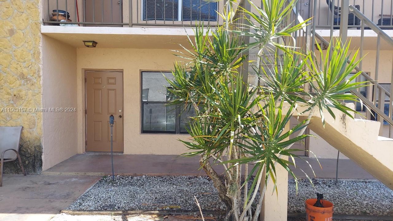 2240 Van Buren St B1, Hollywood, Florida 33020, 2 Bedrooms Bedrooms, ,2 BathroomsBathrooms,Residentiallease,For Rent,2240 Van Buren St B1,A11563157