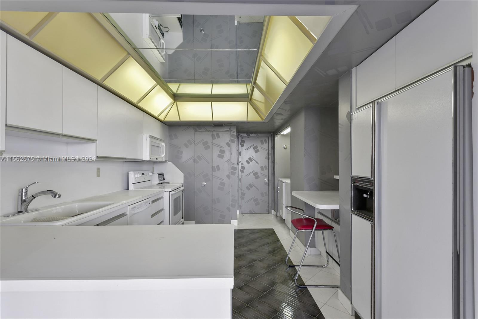 19667 Turnberry Way 18D, Aventura, Florida 33180, 2 Bedrooms Bedrooms, ,2 BathroomsBathrooms,Residential,For Sale,19667 Turnberry Way 18D,A11562675