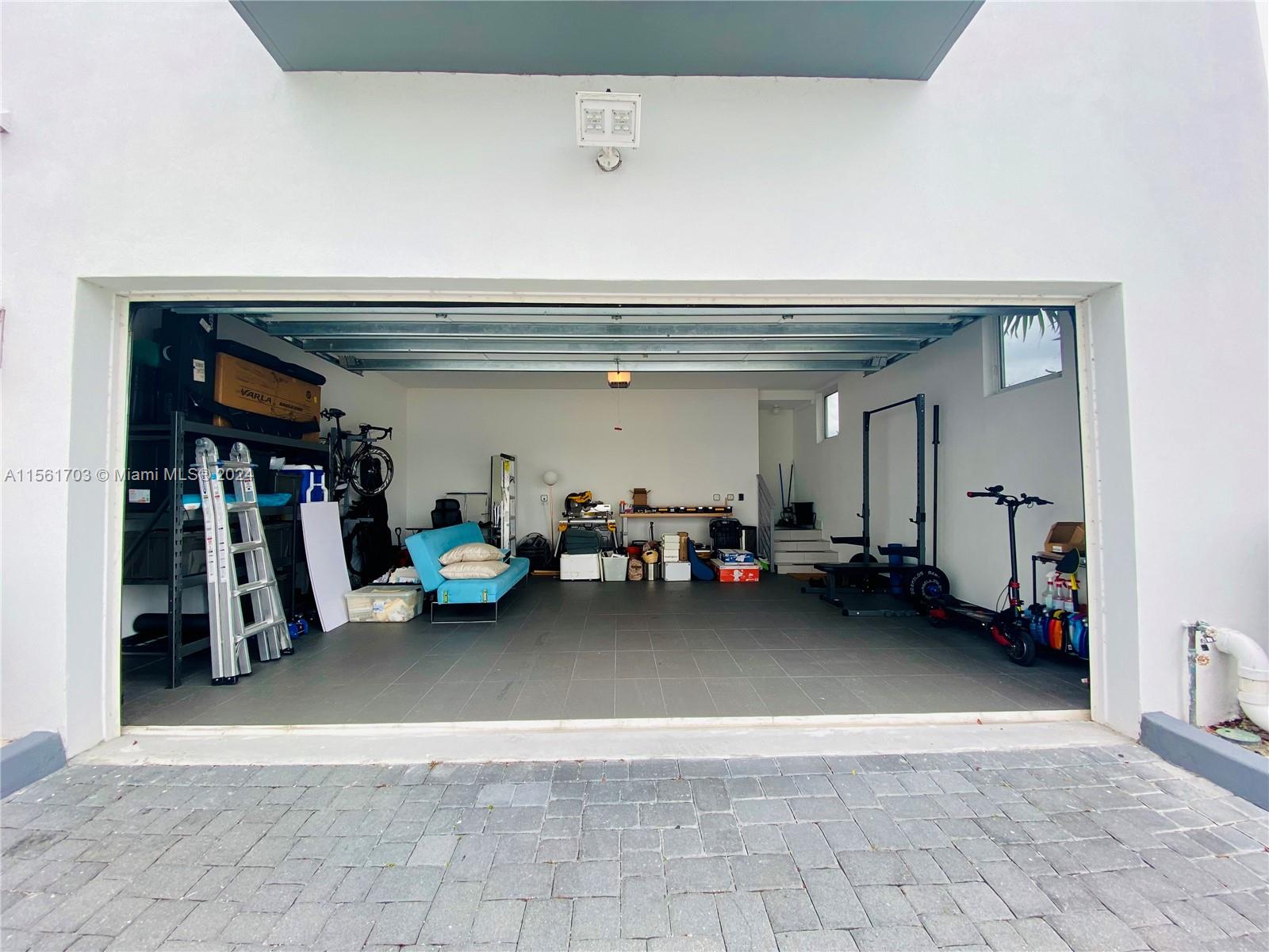 9147 NW 33rd St 9147, Doral, Florida 33172, 4 Bedrooms Bedrooms, ,3 BathroomsBathrooms,Residentiallease,For Rent,9147 NW 33rd St 9147,A11561703