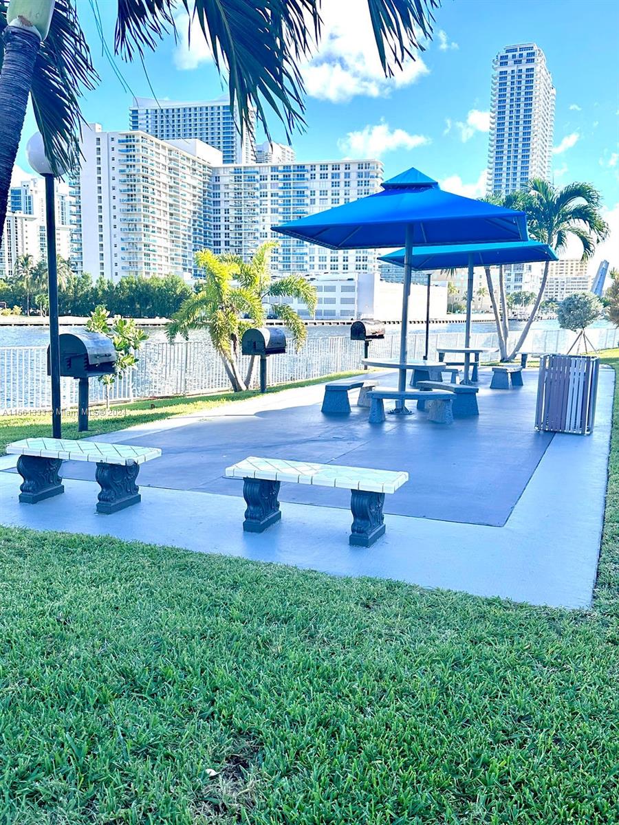 509 Leslie Dr 509, Hallandale Beach, Florida 33009, 3 Bedrooms Bedrooms, ,2 BathroomsBathrooms,Residential,For Sale,509 Leslie Dr 509,A11561333