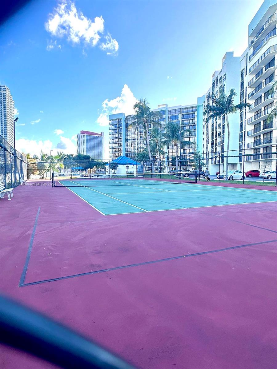 509 Leslie Dr 509, Hallandale Beach, Florida 33009, 3 Bedrooms Bedrooms, ,2 BathroomsBathrooms,Residential,For Sale,509 Leslie Dr 509,A11561333