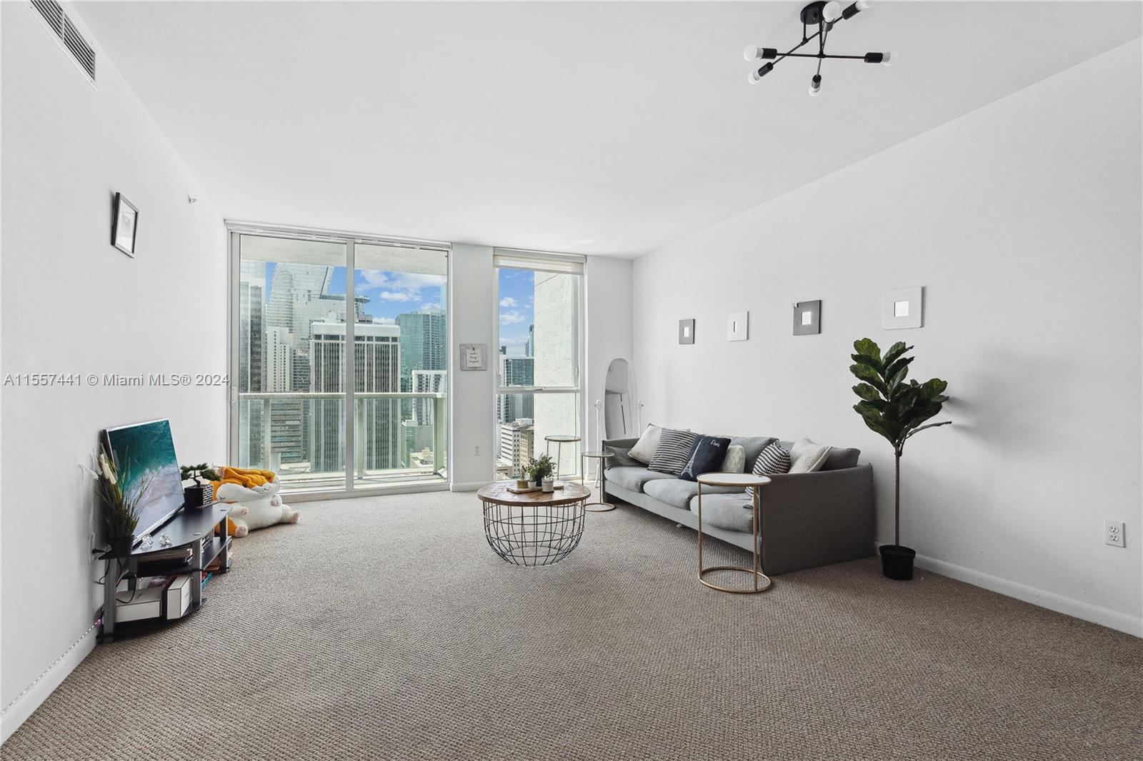 244 Biscayne Blvd 2507, Miami, Florida 33132, 1 Bedroom Bedrooms, ,1 BathroomBathrooms,Residential,For Sale,244 Biscayne Blvd 2507,A11557441