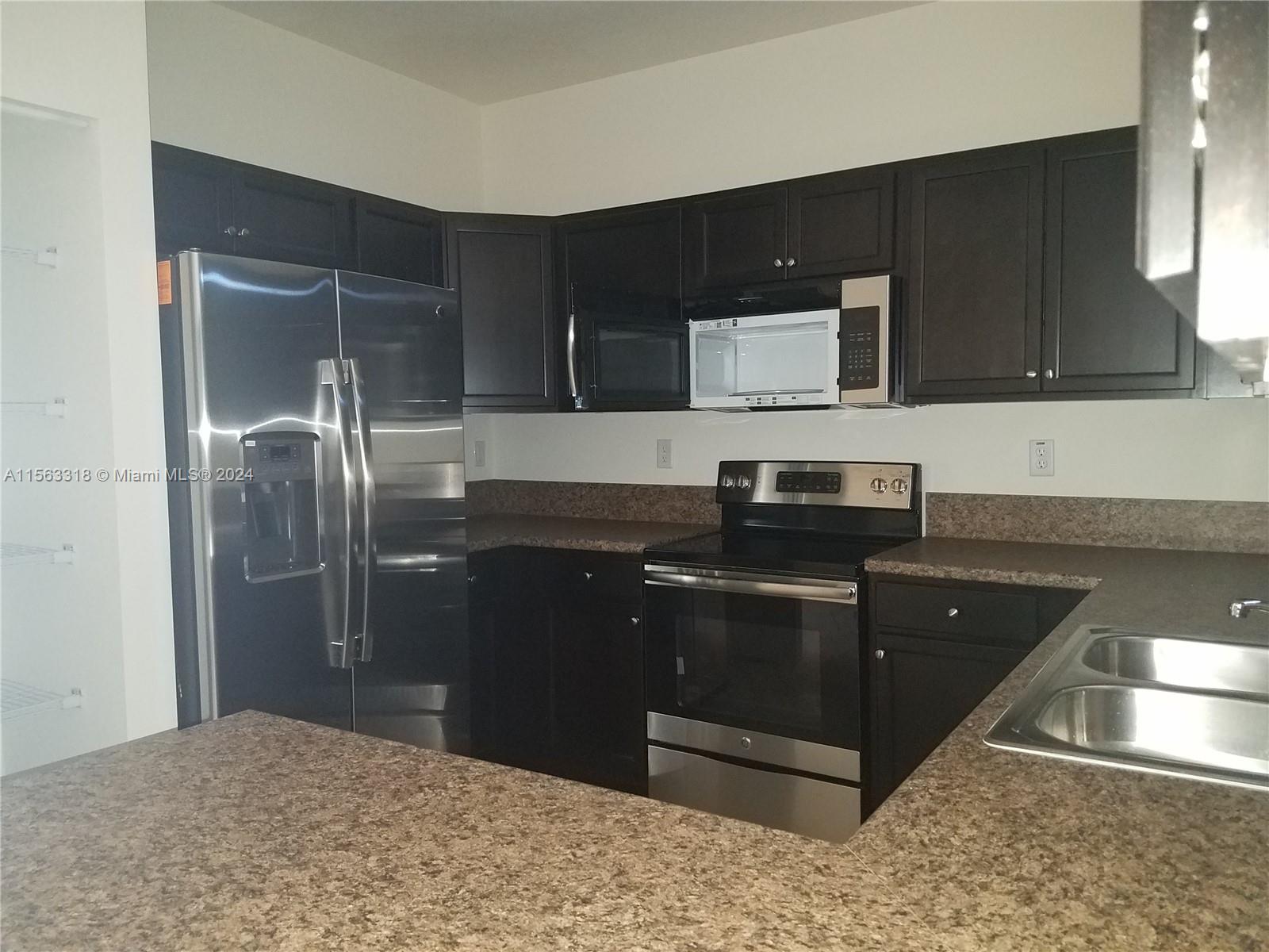 3741 SE 1st St, Homestead, Florida 33033, 3 Bedrooms Bedrooms, ,2 BathroomsBathrooms,Residentiallease,For Rent,3741 SE 1st St,A11563318