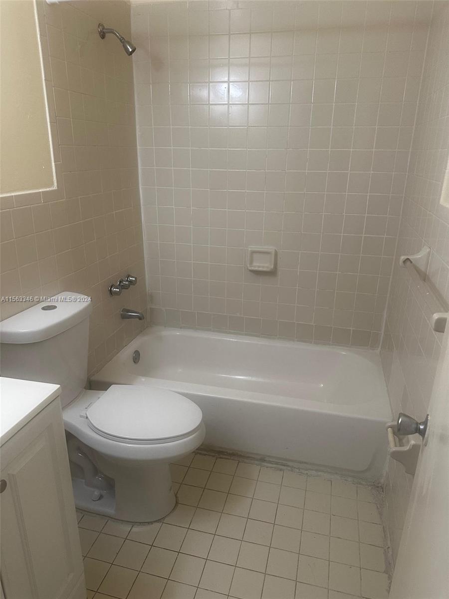 2330 NW 9 St 4, Miami, Florida 33125, 1 Bedroom Bedrooms, ,1 BathroomBathrooms,Residentiallease,For Rent,2330 NW 9 St 4,A11563346