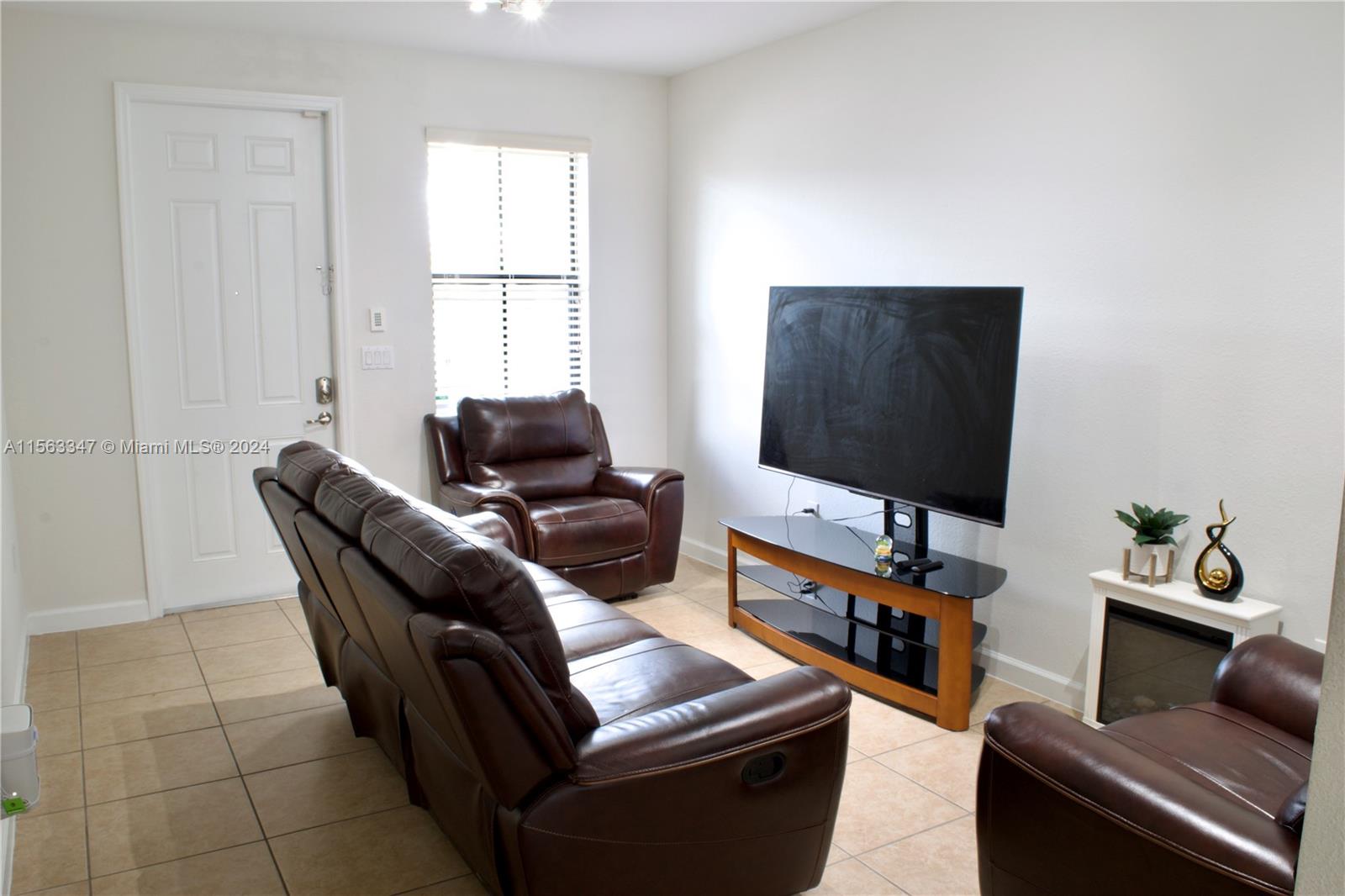 4220 SW 164th Path, Miami, Florida 33185, 3 Bedrooms Bedrooms, ,2 BathroomsBathrooms,Residentiallease,For Rent,4220 SW 164th Path,A11563347