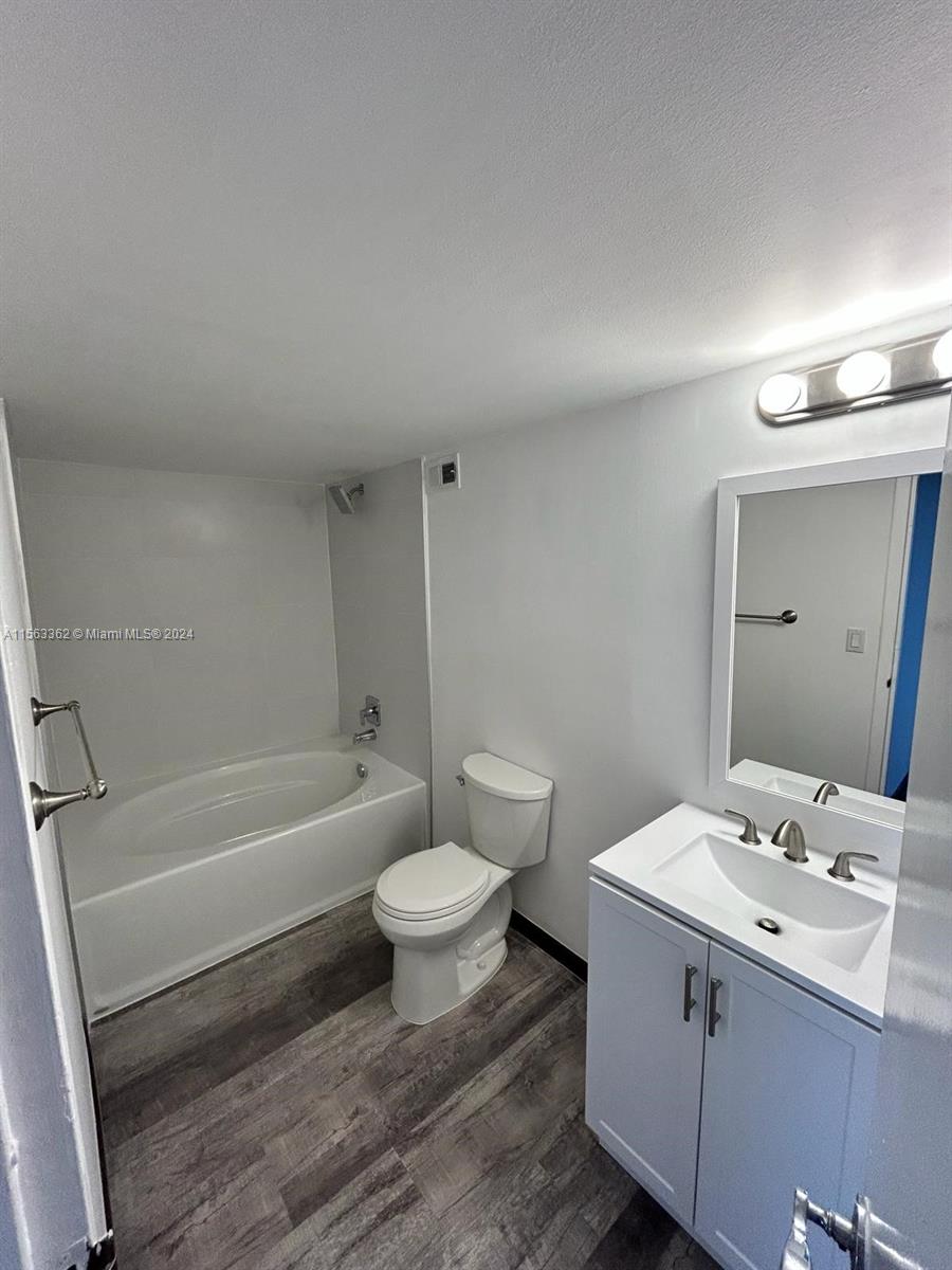 800 Parkview Dr 612, Hallandale Beach, Florida 33009, 1 Bedroom Bedrooms, ,1 BathroomBathrooms,Residentiallease,For Rent,800 Parkview Dr 612,A11563362