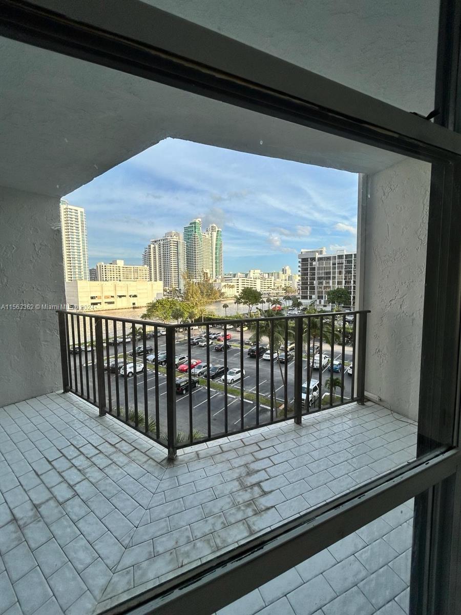 800 Parkview Dr 612, Hallandale Beach, Florida 33009, 1 Bedroom Bedrooms, ,1 BathroomBathrooms,Residentiallease,For Rent,800 Parkview Dr 612,A11563362