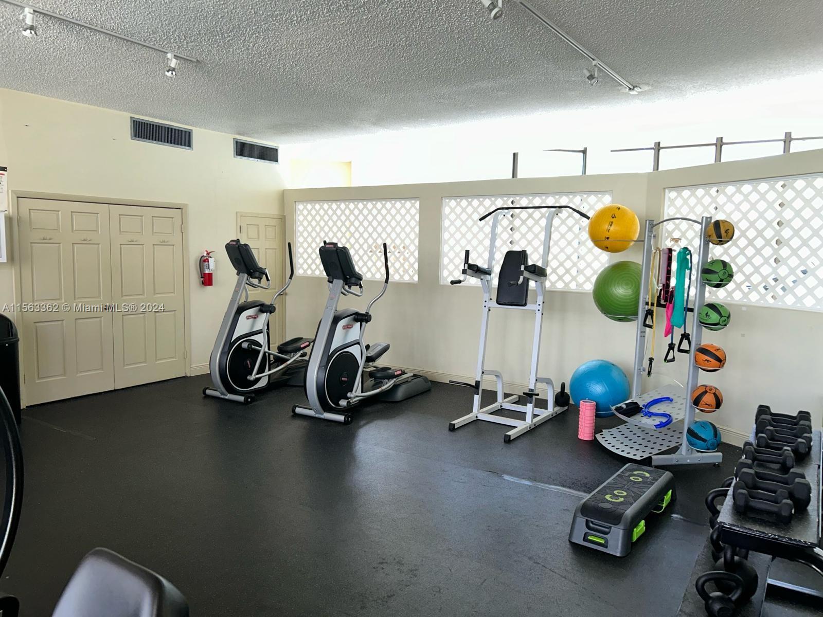 800 Parkview Dr 612, Hallandale Beach, Florida 33009, 1 Bedroom Bedrooms, ,1 BathroomBathrooms,Residentiallease,For Rent,800 Parkview Dr 612,A11563362