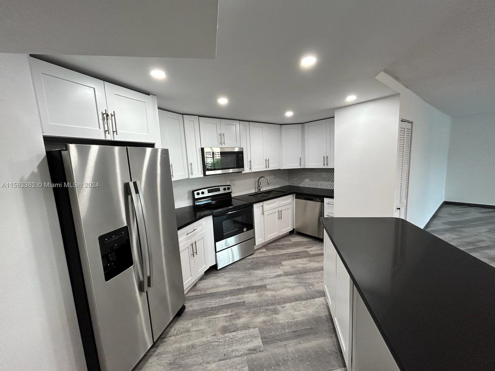 800 Parkview Dr 612, Hallandale Beach, Florida 33009, 1 Bedroom Bedrooms, ,1 BathroomBathrooms,Residentiallease,For Rent,800 Parkview Dr 612,A11563362