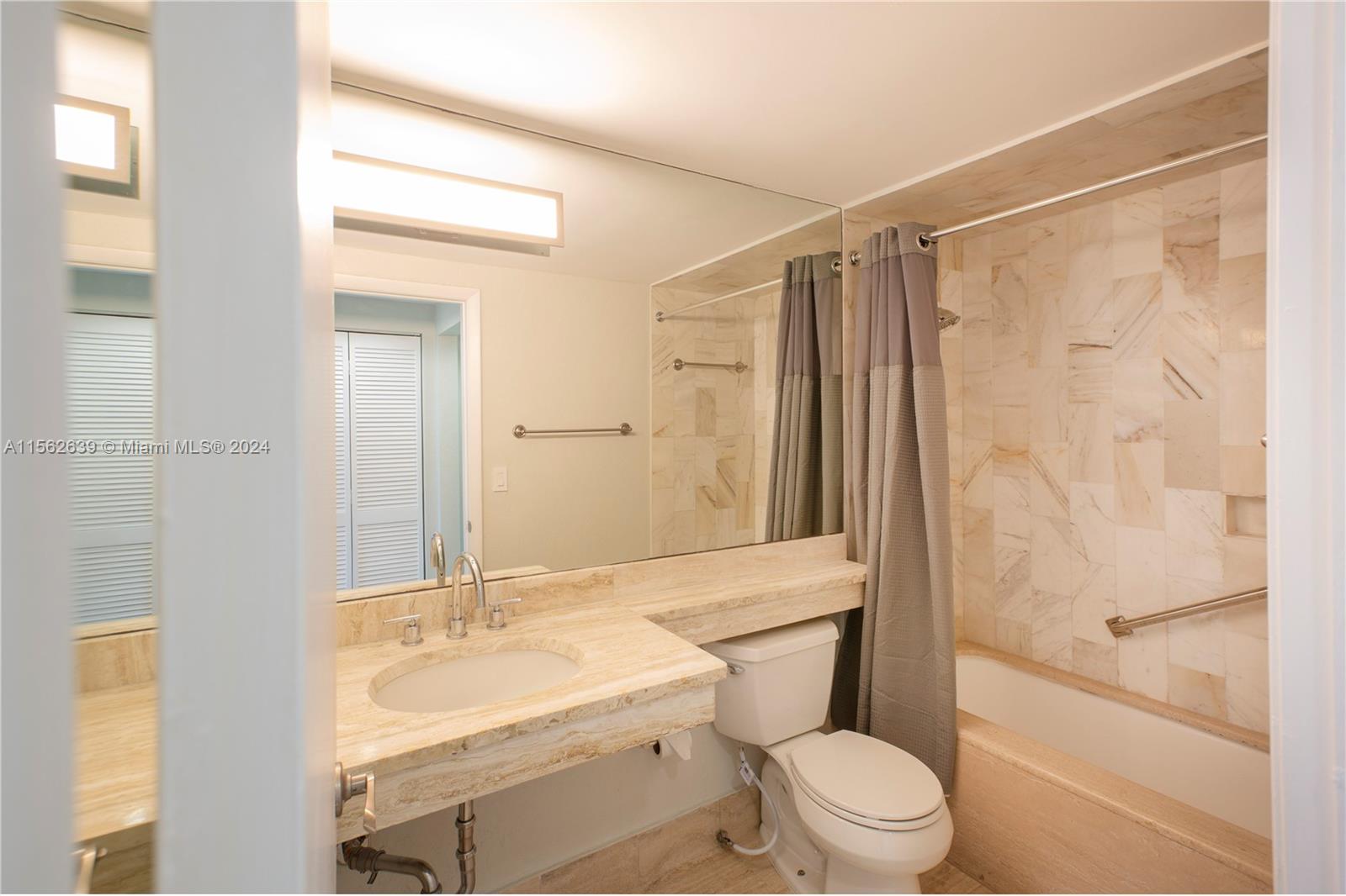 700 Biltmore Way 1016, Coral Gables, Florida 33134, 1 Bedroom Bedrooms, ,1 BathroomBathrooms,Residentiallease,For Rent,700 Biltmore Way 1016,A11562639
