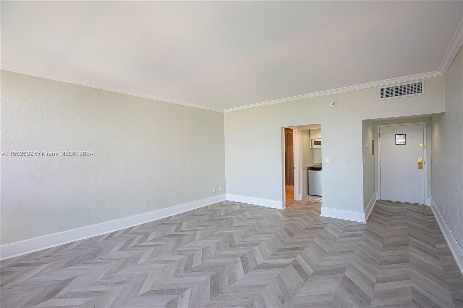 700 Biltmore Way 1016, Coral Gables, Florida 33134, 1 Bedroom Bedrooms, ,1 BathroomBathrooms,Residentiallease,For Rent,700 Biltmore Way 1016,A11562639