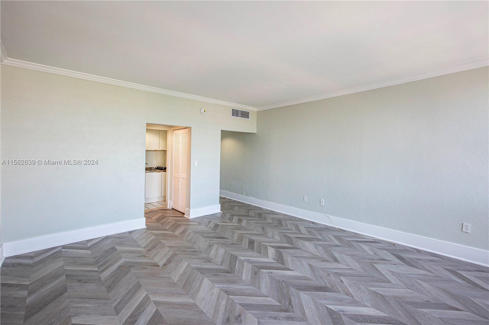 700 Biltmore Way 1016, Coral Gables, Florida 33134, 1 Bedroom Bedrooms, ,1 BathroomBathrooms,Residentiallease,For Rent,700 Biltmore Way 1016,A11562639