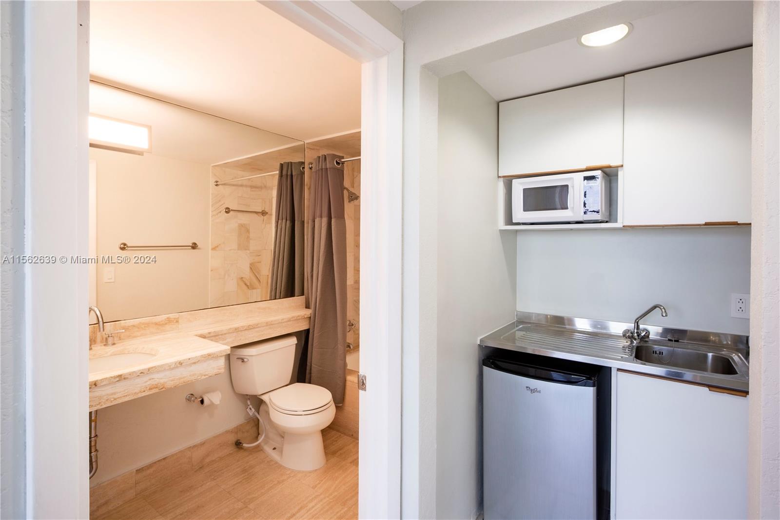700 Biltmore Way 1016, Coral Gables, Florida 33134, 1 Bedroom Bedrooms, ,1 BathroomBathrooms,Residentiallease,For Rent,700 Biltmore Way 1016,A11562639