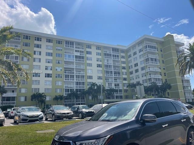 4400 Hillcrest Dr 701B, Hollywood, Florida 33021, 2 Bedrooms Bedrooms, ,2 BathroomsBathrooms,Residential,For Sale,4400 Hillcrest Dr 701B,A11563372