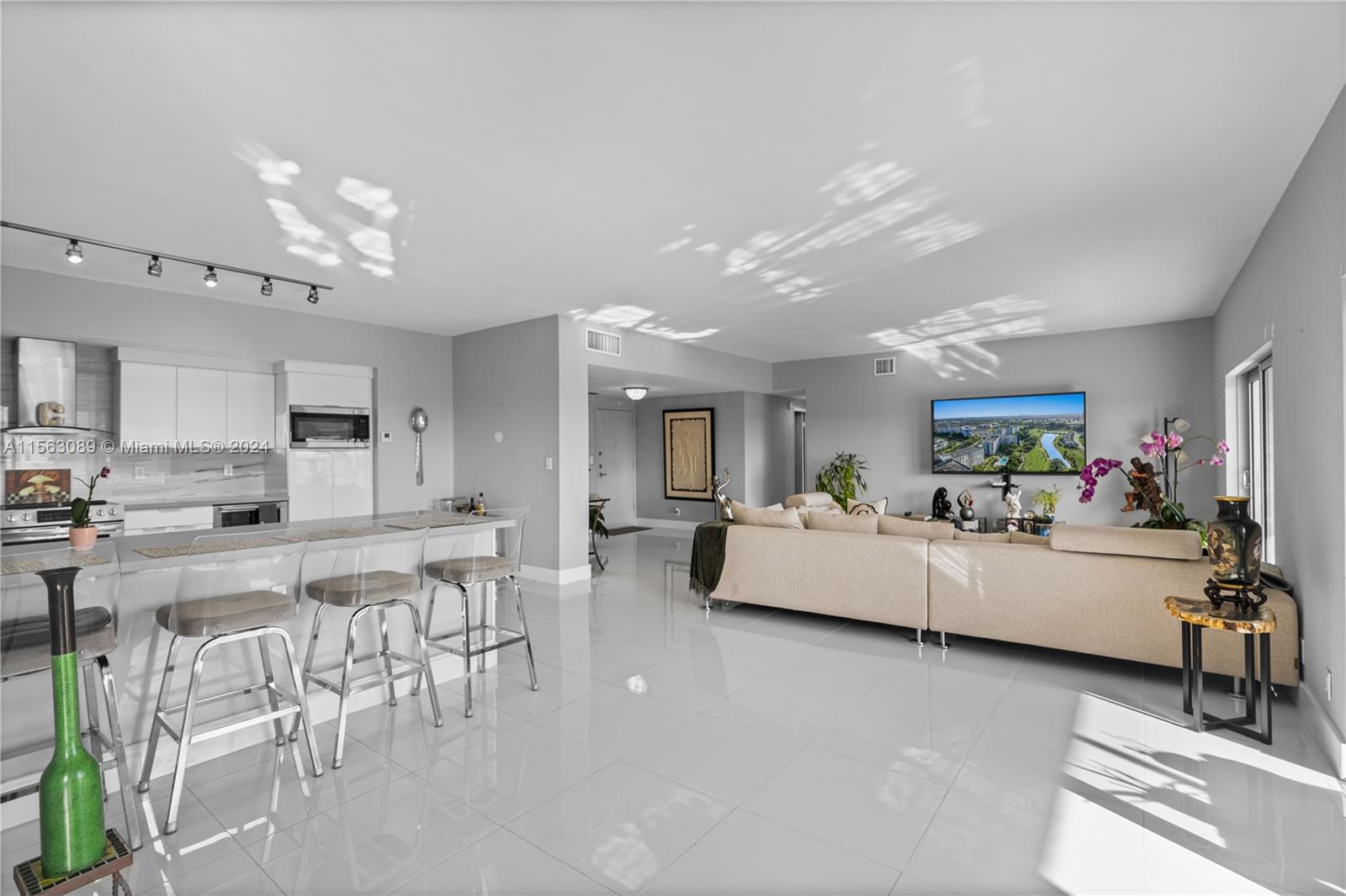 4200 Hillcrest Dr 1016-1018, Hollywood, Florida 33021, 3 Bedrooms Bedrooms, ,3 BathroomsBathrooms,Residential,For Sale,4200 Hillcrest Dr 1016-1018,A11563089