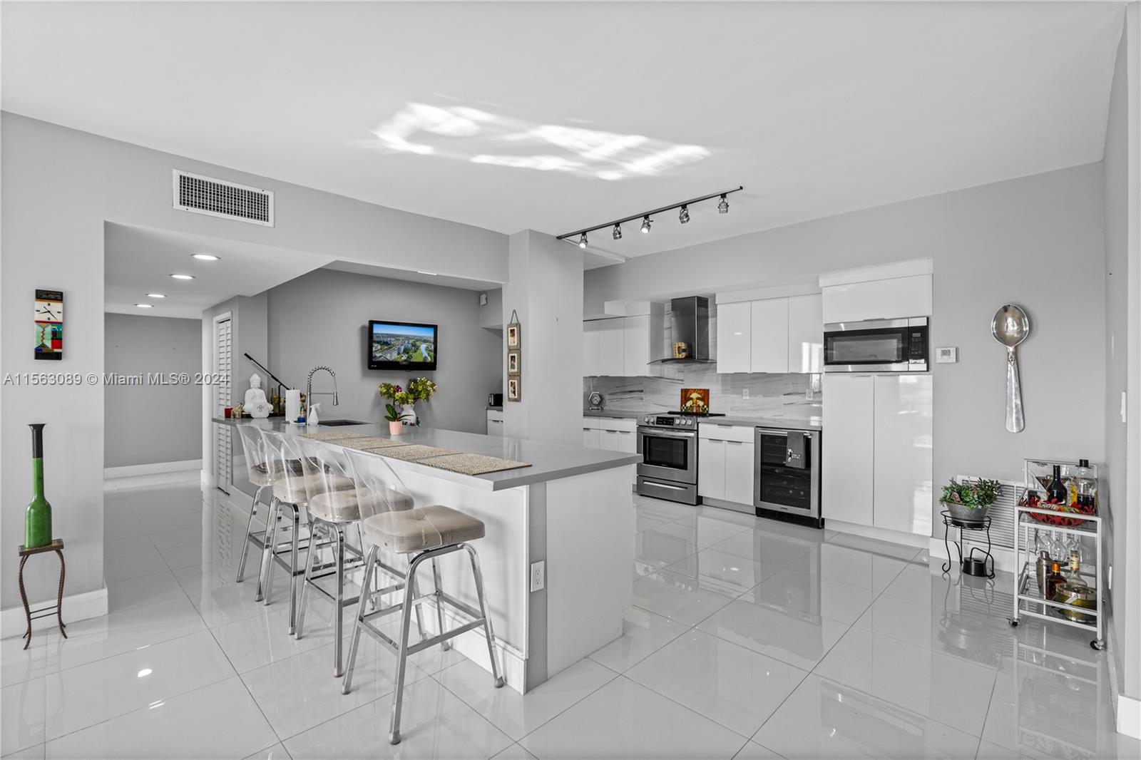 4200 Hillcrest Dr 1016-1018, Hollywood, Florida 33021, 3 Bedrooms Bedrooms, ,3 BathroomsBathrooms,Residential,For Sale,4200 Hillcrest Dr 1016-1018,A11563089