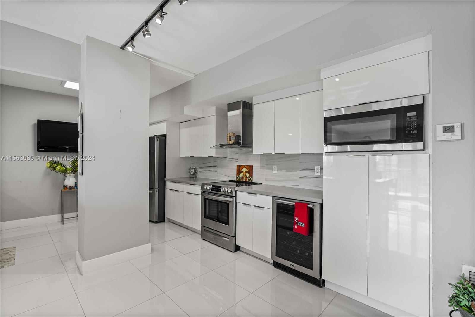 4200 Hillcrest Dr 1016-1018, Hollywood, Florida 33021, 3 Bedrooms Bedrooms, ,3 BathroomsBathrooms,Residential,For Sale,4200 Hillcrest Dr 1016-1018,A11563089