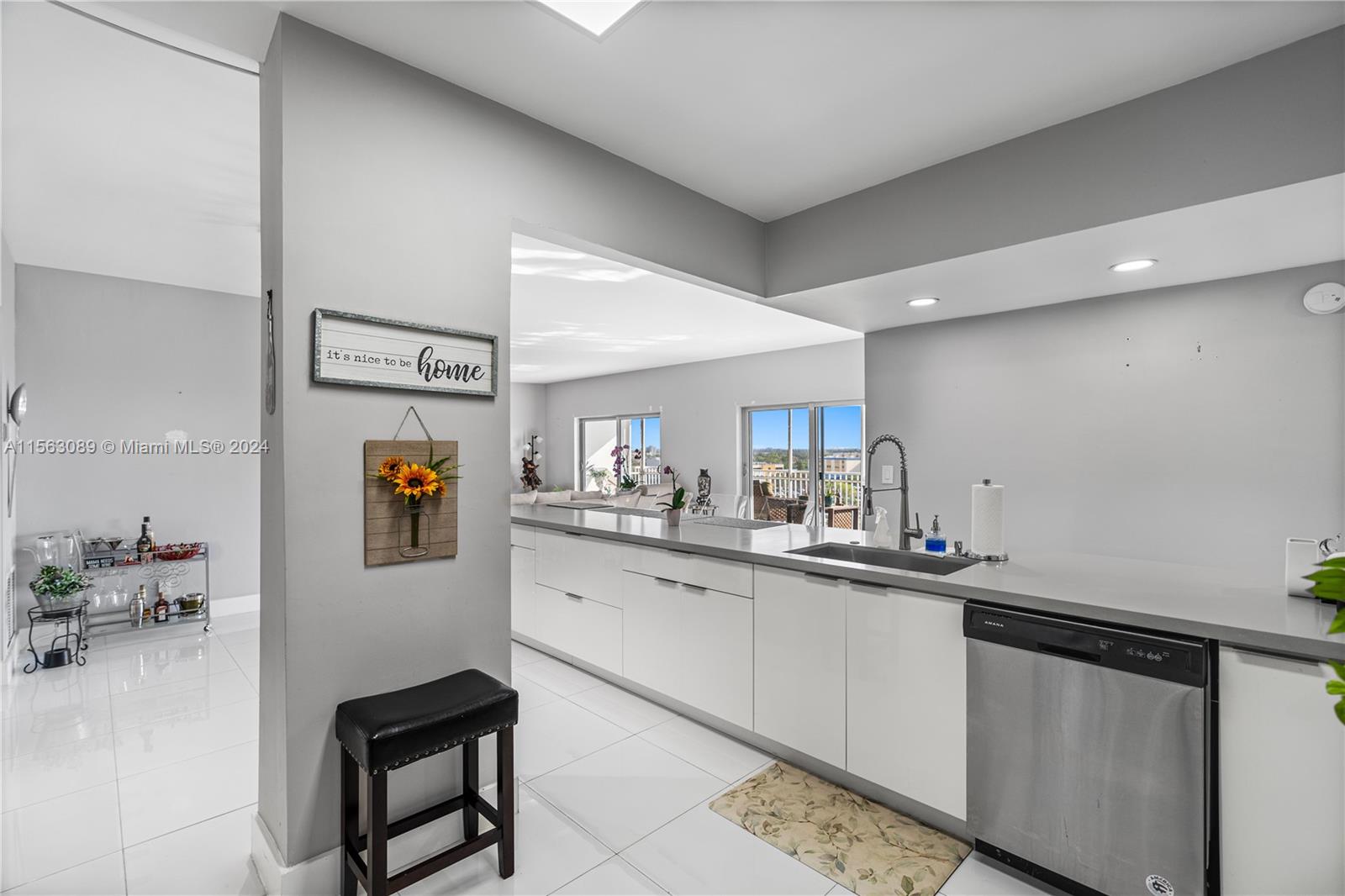 4200 Hillcrest Dr 1016-1018, Hollywood, Florida 33021, 3 Bedrooms Bedrooms, ,3 BathroomsBathrooms,Residential,For Sale,4200 Hillcrest Dr 1016-1018,A11563089