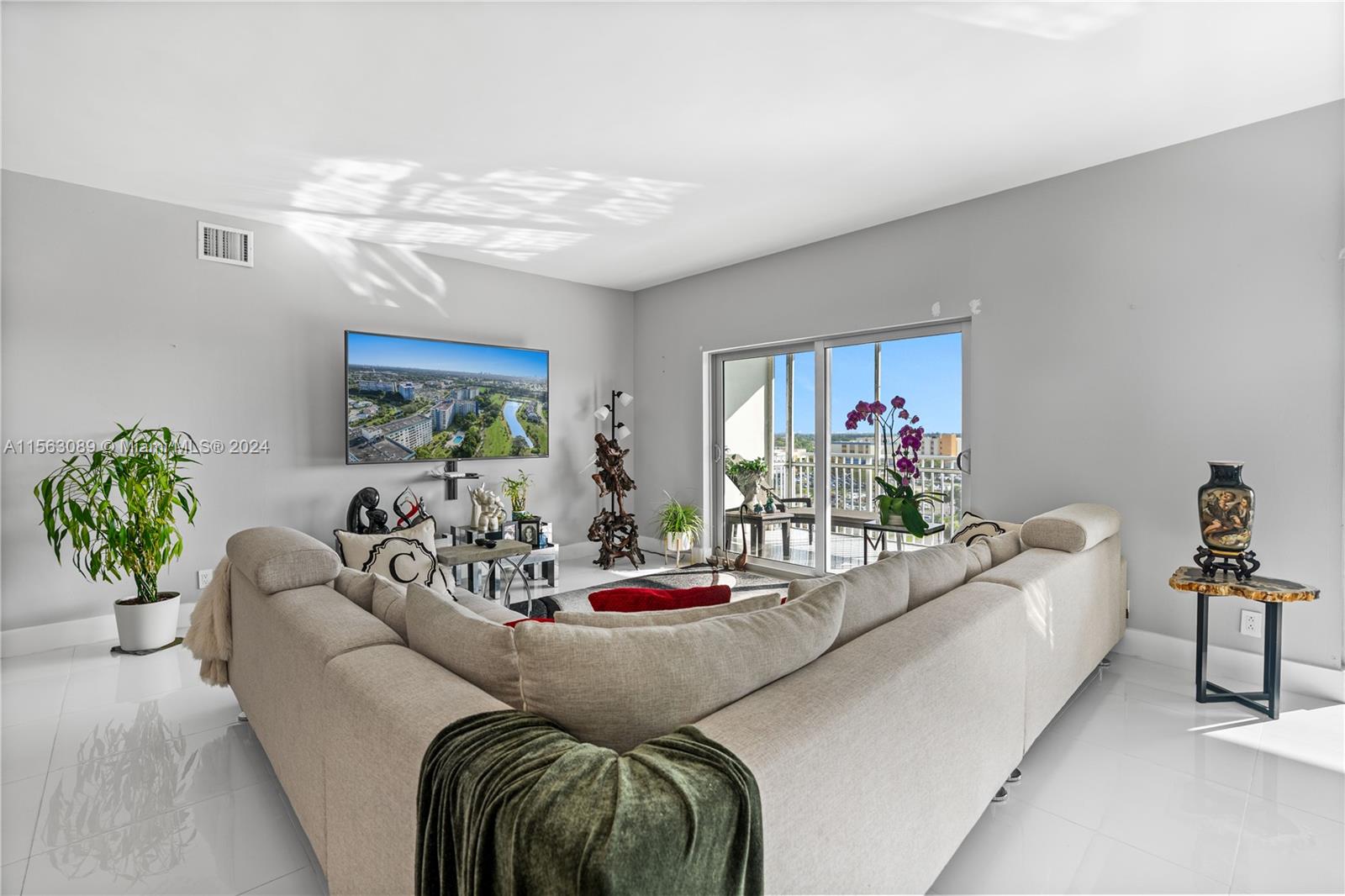 4200 Hillcrest Dr 1016-1018, Hollywood, Florida 33021, 3 Bedrooms Bedrooms, ,3 BathroomsBathrooms,Residential,For Sale,4200 Hillcrest Dr 1016-1018,A11563089