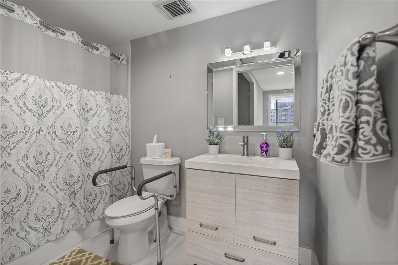 4200 Hillcrest Dr 1016-1018, Hollywood, Florida 33021, 3 Bedrooms Bedrooms, ,3 BathroomsBathrooms,Residential,For Sale,4200 Hillcrest Dr 1016-1018,A11563089