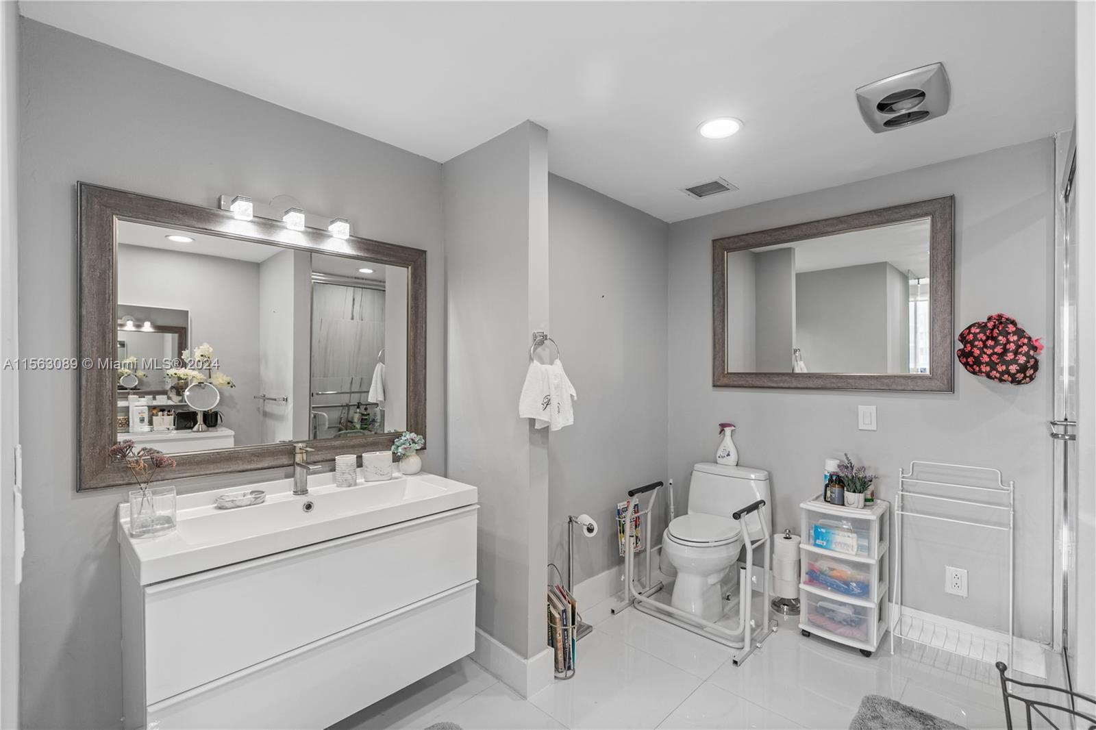 4200 Hillcrest Dr 1016-1018, Hollywood, Florida 33021, 3 Bedrooms Bedrooms, ,3 BathroomsBathrooms,Residential,For Sale,4200 Hillcrest Dr 1016-1018,A11563089