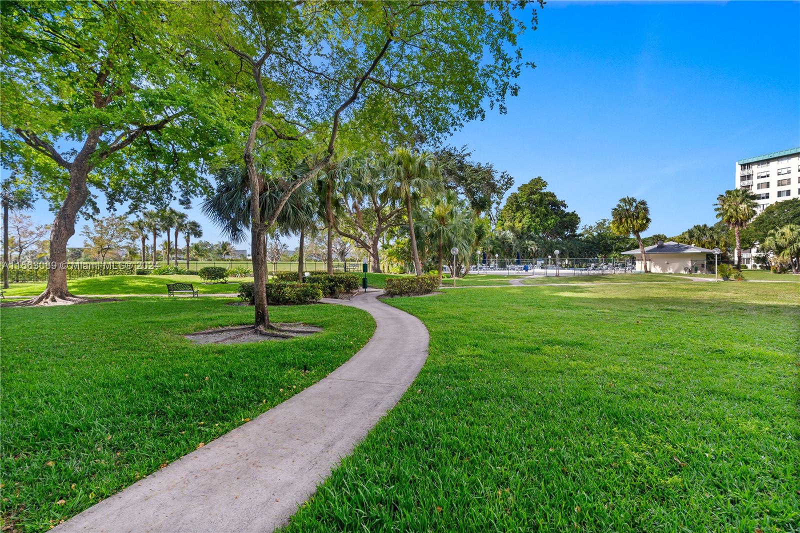 4200 Hillcrest Dr 1016-1018, Hollywood, Florida 33021, 3 Bedrooms Bedrooms, ,3 BathroomsBathrooms,Residential,For Sale,4200 Hillcrest Dr 1016-1018,A11563089