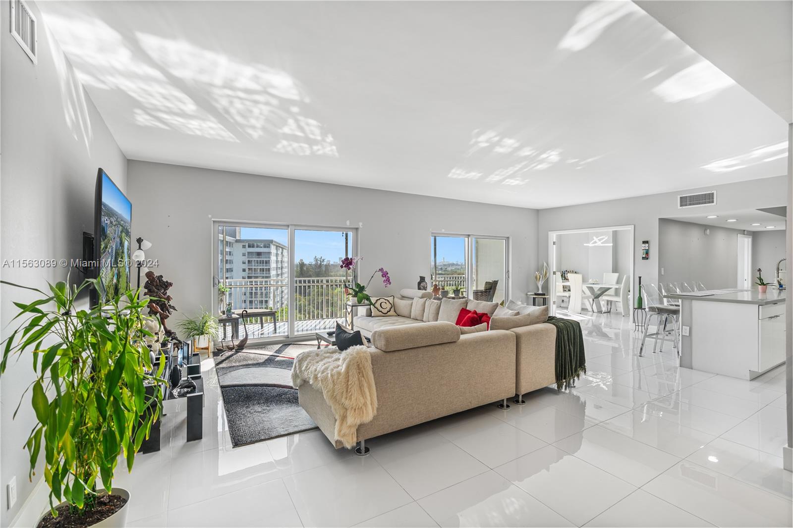 4200 Hillcrest Dr 1016-1018, Hollywood, Florida 33021, 3 Bedrooms Bedrooms, ,3 BathroomsBathrooms,Residential,For Sale,4200 Hillcrest Dr 1016-1018,A11563089