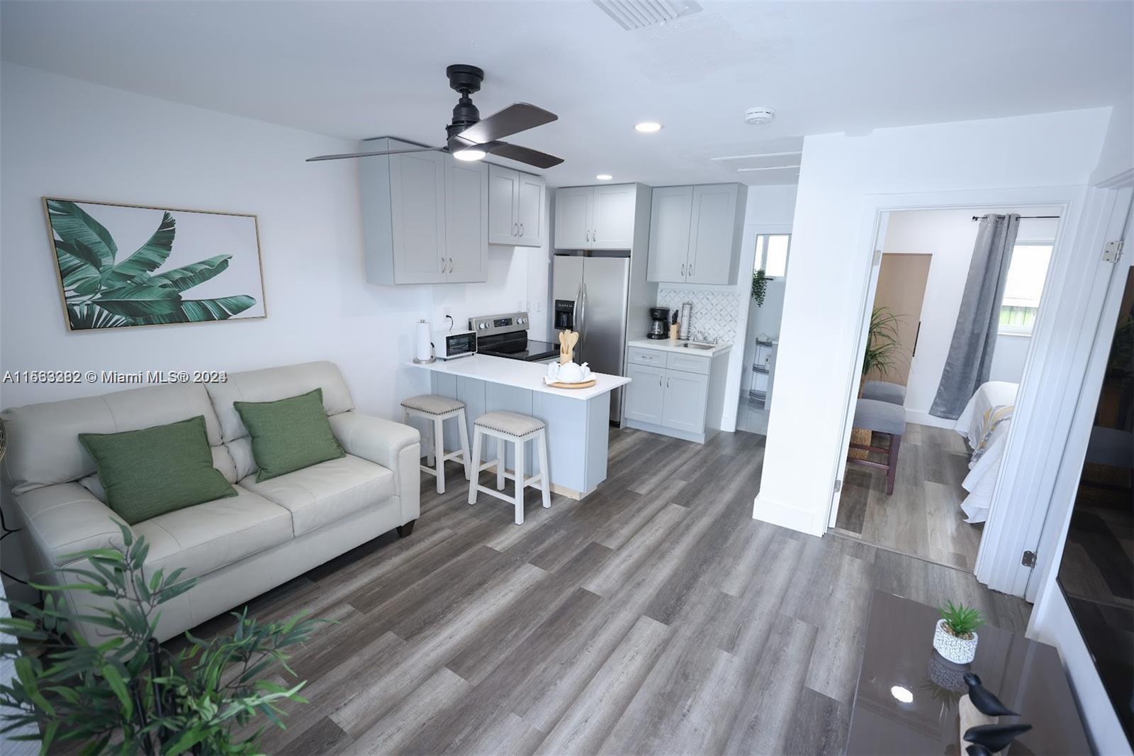 2400 NW 9th St 2, Miami, Florida 33125, 2 Bedrooms Bedrooms, ,1 BathroomBathrooms,Residentiallease,For Rent,2400 NW 9th St 2,A11563382