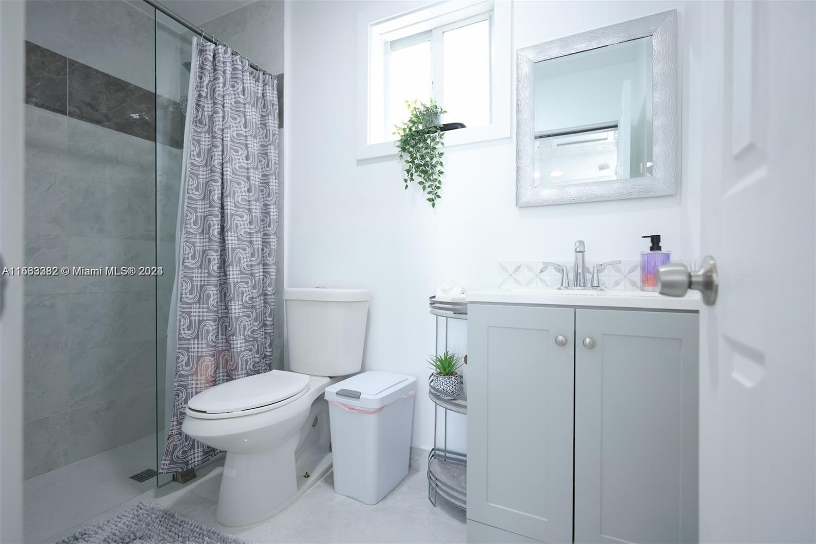 2400 NW 9th St 2, Miami, Florida 33125, 2 Bedrooms Bedrooms, ,1 BathroomBathrooms,Residentiallease,For Rent,2400 NW 9th St 2,A11563382