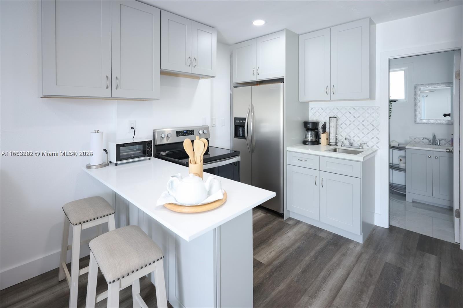 2400 NW 9th St 2, Miami, Florida 33125, 2 Bedrooms Bedrooms, ,1 BathroomBathrooms,Residentiallease,For Rent,2400 NW 9th St 2,A11563382