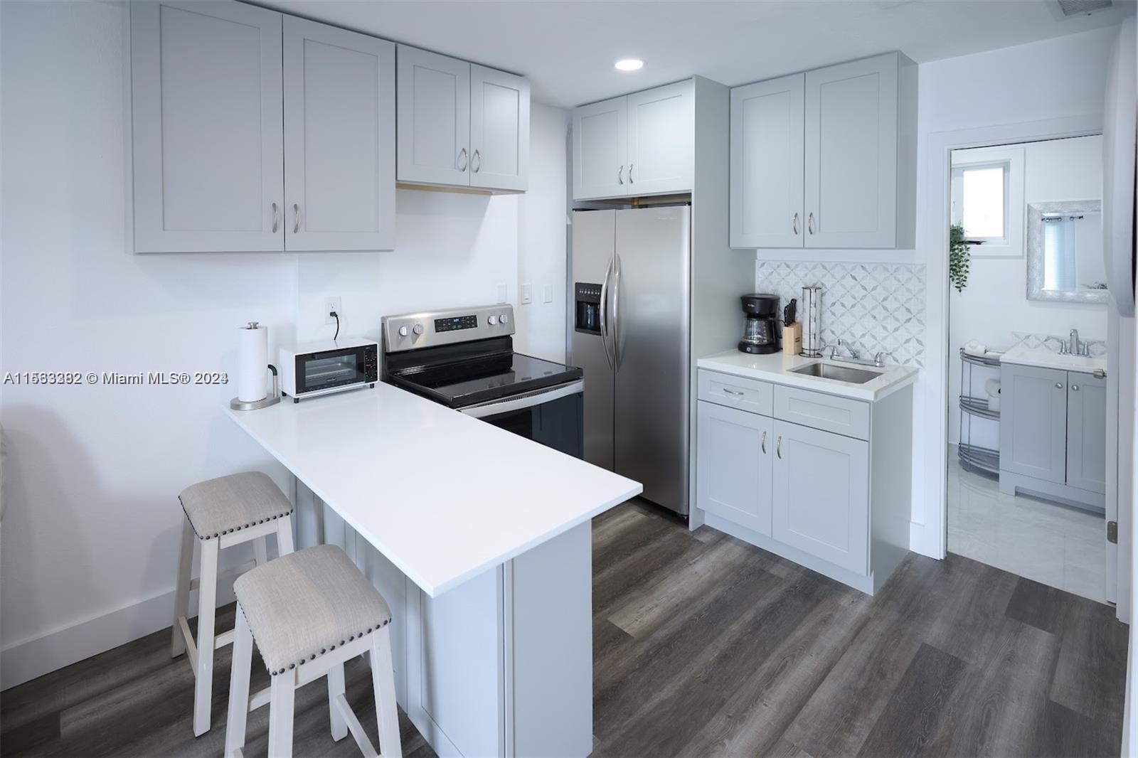 2400 NW 9th St 2, Miami, Florida 33125, 2 Bedrooms Bedrooms, ,1 BathroomBathrooms,Residentiallease,For Rent,2400 NW 9th St 2,A11563382