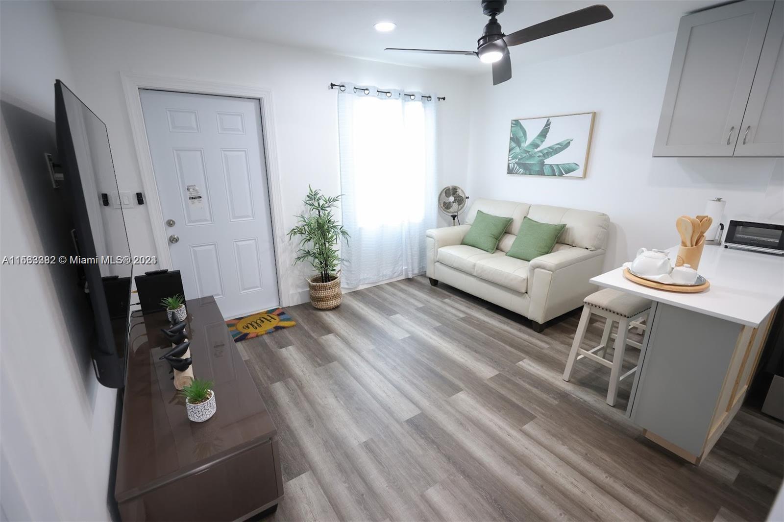 2400 NW 9th St 2, Miami, Florida 33125, 2 Bedrooms Bedrooms, ,1 BathroomBathrooms,Residentiallease,For Rent,2400 NW 9th St 2,A11563382