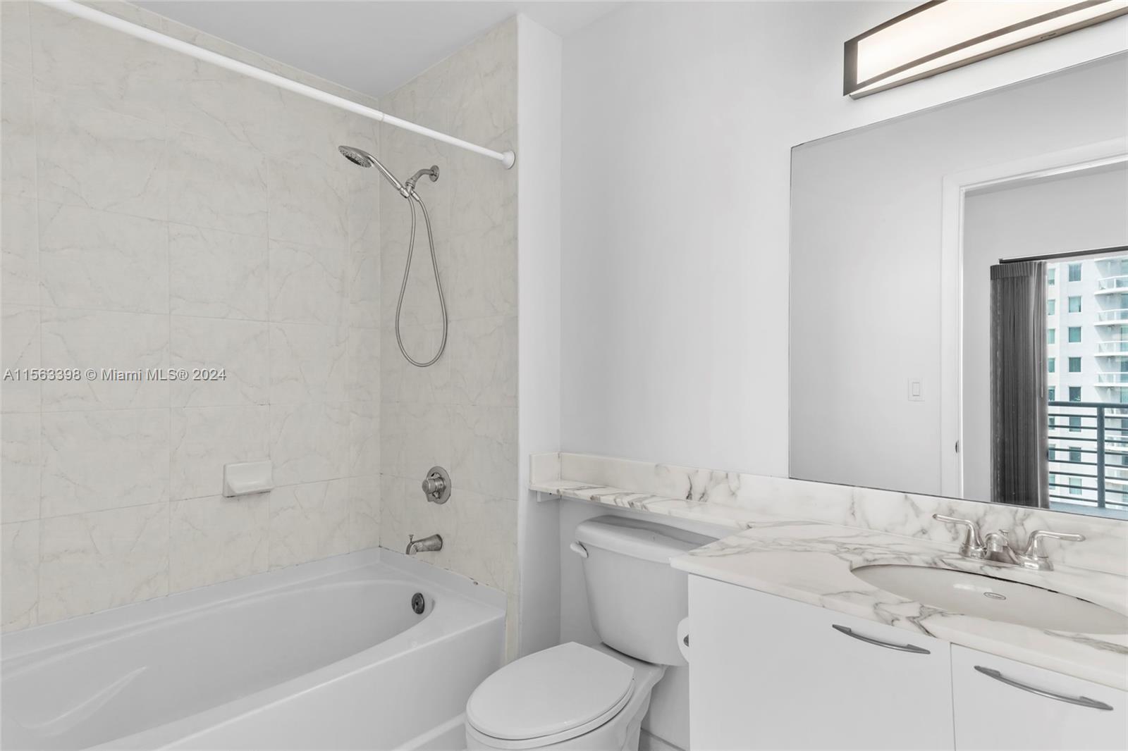 234 NE 3rd St 2204, Miami, Florida 33132, 1 Bedroom Bedrooms, ,1 BathroomBathrooms,Residentiallease,For Rent,234 NE 3rd St 2204,A11563398