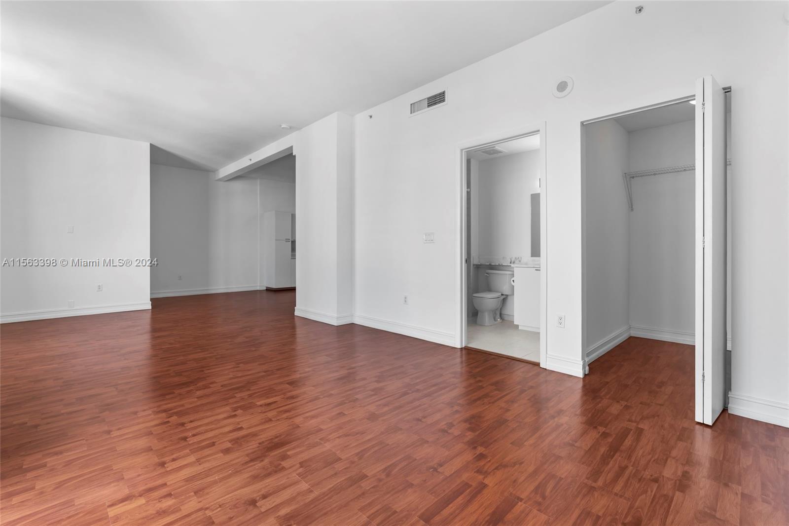 234 NE 3rd St 2204, Miami, Florida 33132, 1 Bedroom Bedrooms, ,1 BathroomBathrooms,Residentiallease,For Rent,234 NE 3rd St 2204,A11563398