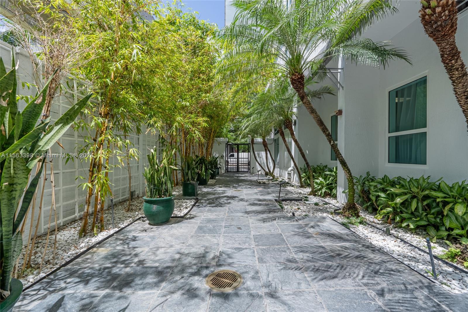 234 NE 3rd St 2204, Miami, Florida 33132, 1 Bedroom Bedrooms, ,1 BathroomBathrooms,Residentiallease,For Rent,234 NE 3rd St 2204,A11563398