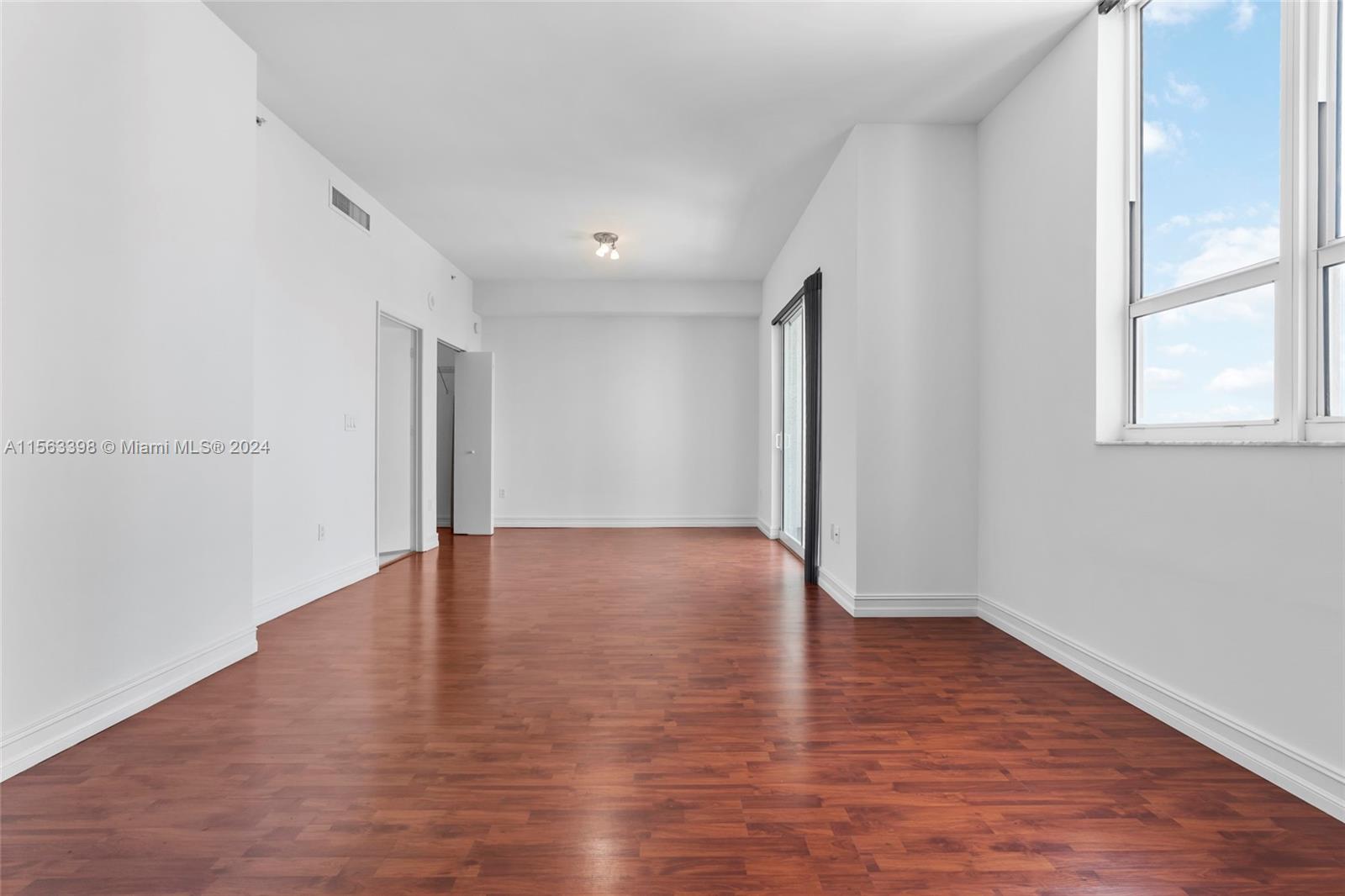 234 NE 3rd St 2204, Miami, Florida 33132, 1 Bedroom Bedrooms, ,1 BathroomBathrooms,Residentiallease,For Rent,234 NE 3rd St 2204,A11563398