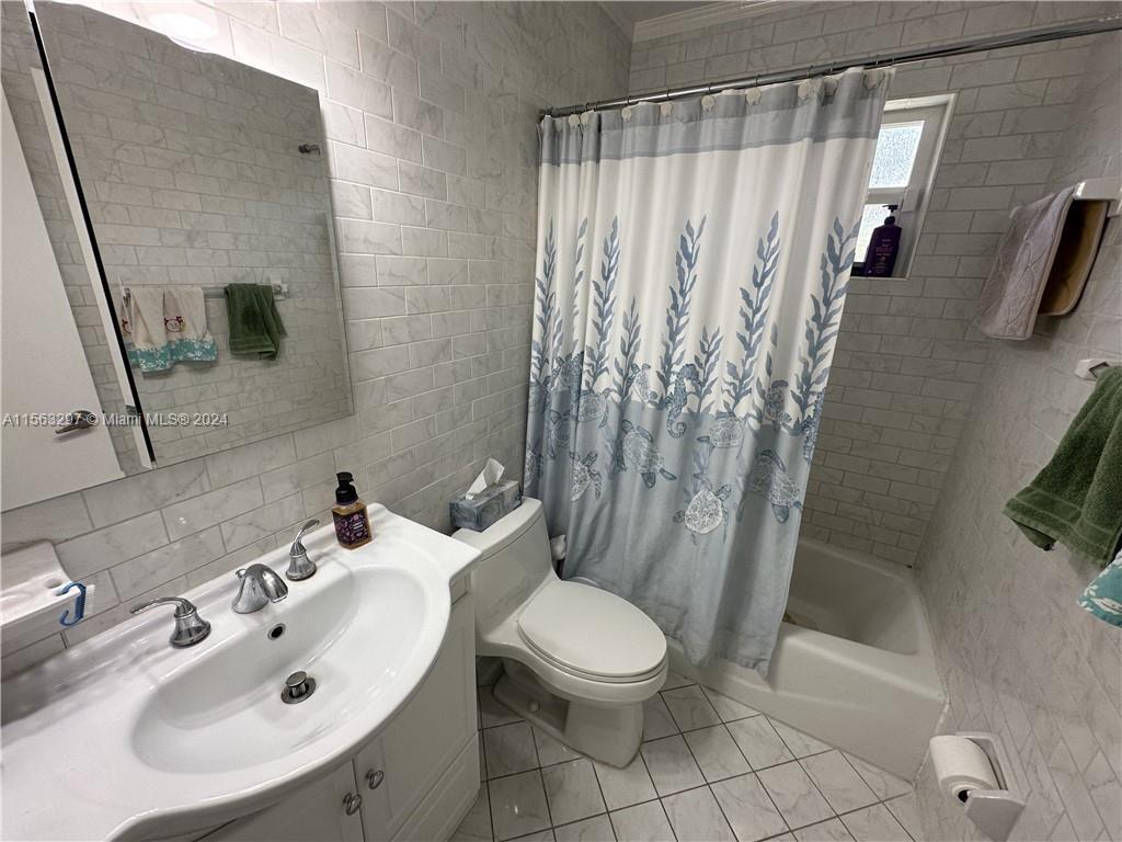1125 N 14th Ave, Hollywood, Florida 33020, 3 Bedrooms Bedrooms, ,1 BathroomBathrooms,Residential,For Sale,1125 N 14th Ave,A11563297